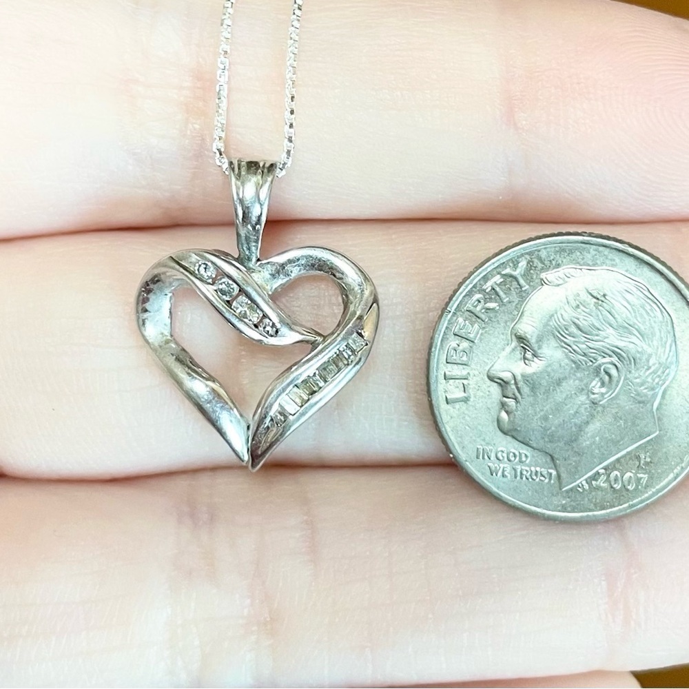 10k Diamond paved 0.15 carat solid white gold open heart eternity pendan… - Picture 8 of 9